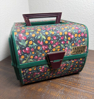 VTG Sassaby Makeup Train Case Green Floral Washable Fabric Mirror 90s Made In US
